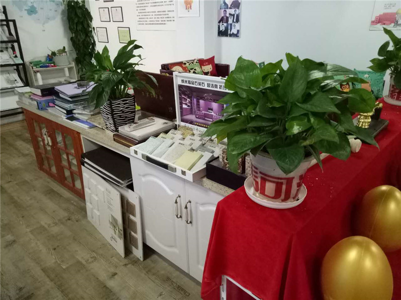 收獲業(yè)主錦旗,唐山易尚國際裝修品質(zhì)再受褒獎!.jpg 收獲業(yè)主錦旗,唐山易尚國際裝修品質(zhì)再受褒獎!.jpg